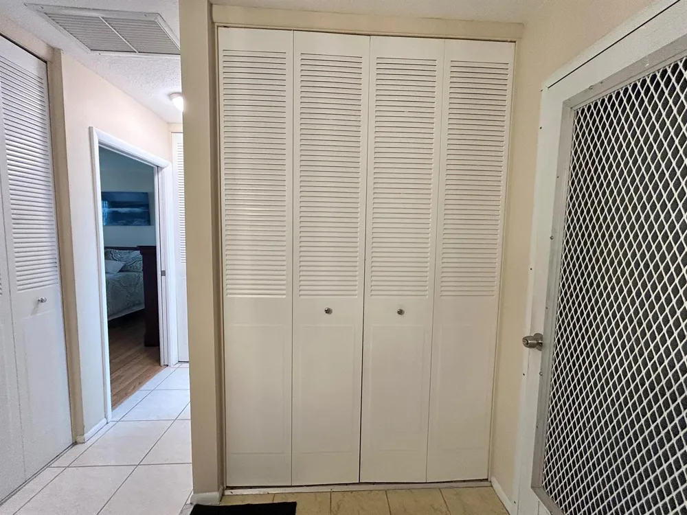 2811 Ashley Drive W #E West Palm Beach, FL 33415