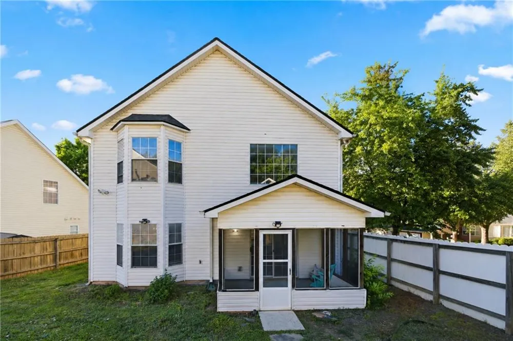 702 River Hill Dr Lawrenceville, GA 30046