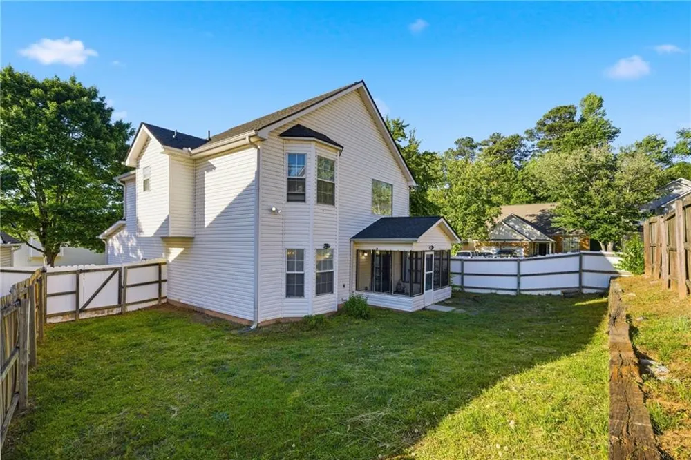 702 River Hill Dr Lawrenceville, GA 30046