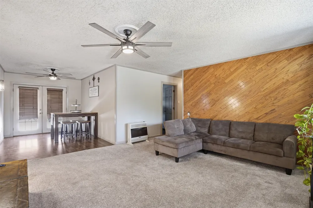 4304 Hodgkins Road Lake Worth, TX 76135