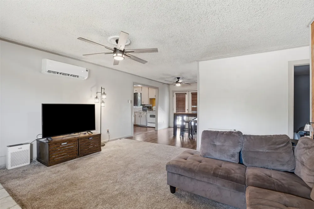 4304 Hodgkins Road Lake Worth, TX 76135