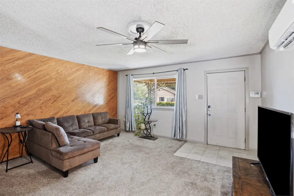 4304 Hodgkins Road Lake Worth, TX 76135