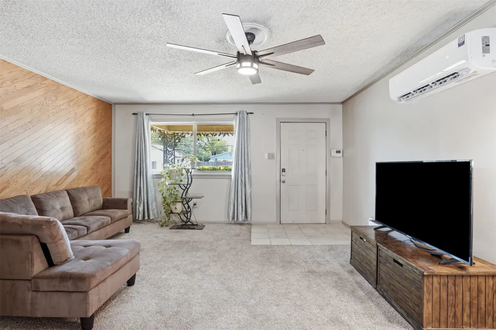 4304 Hodgkins Road Lake Worth, TX 76135