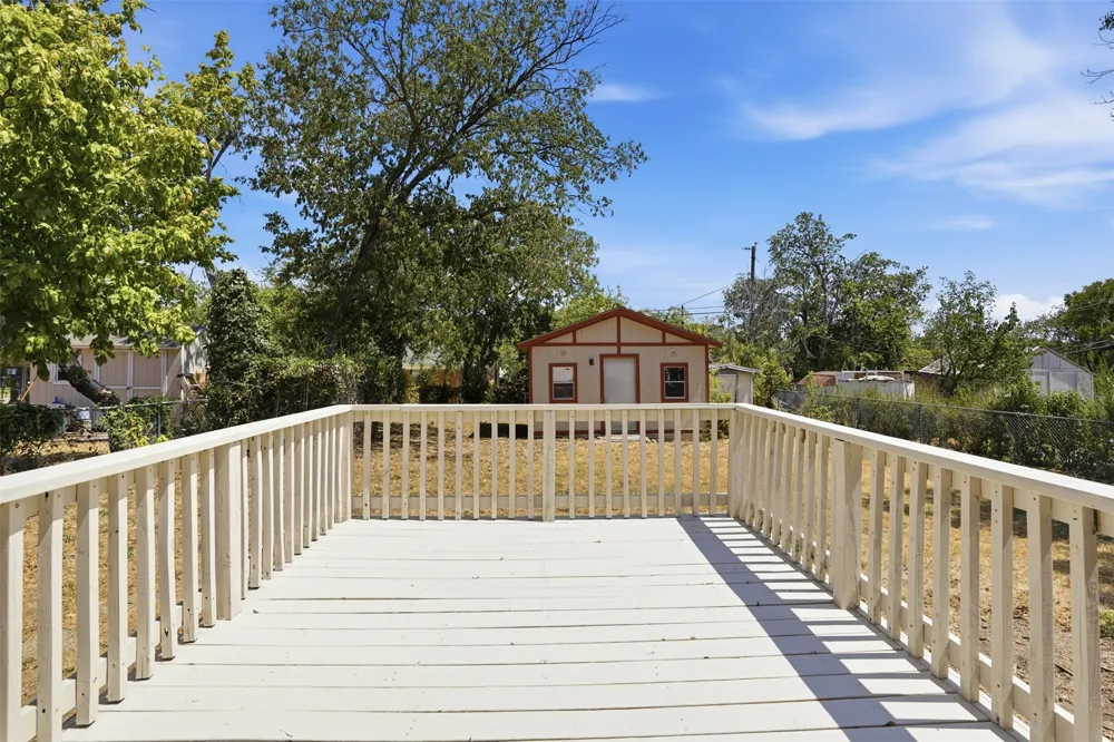 4304 Hodgkins Road Lake Worth, TX 76135