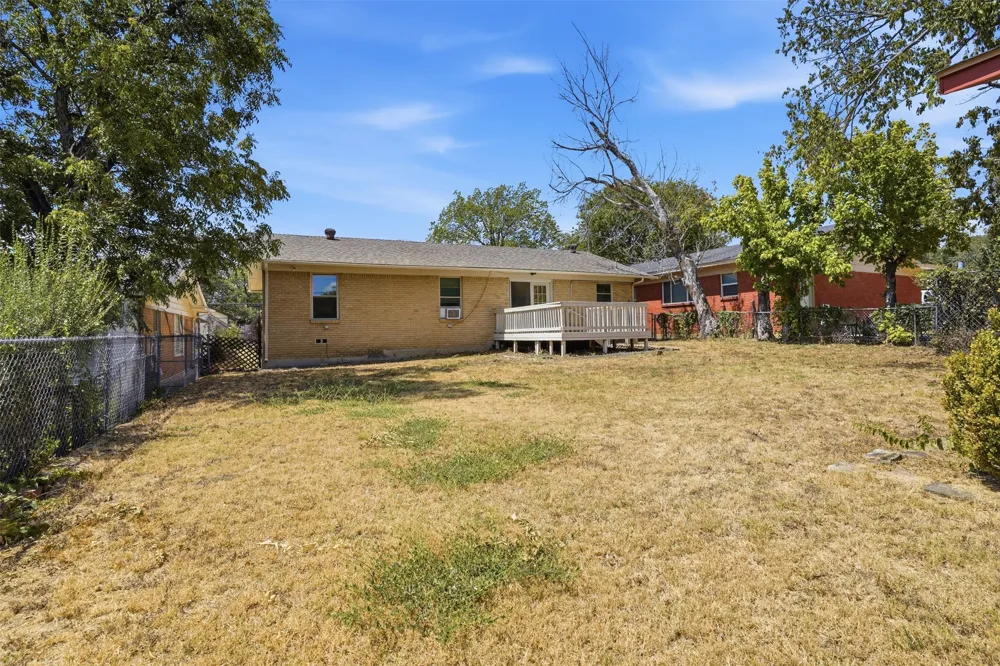 4304 Hodgkins Road Lake Worth, TX 76135