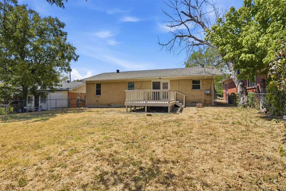 4304 Hodgkins Road Lake Worth, TX 76135