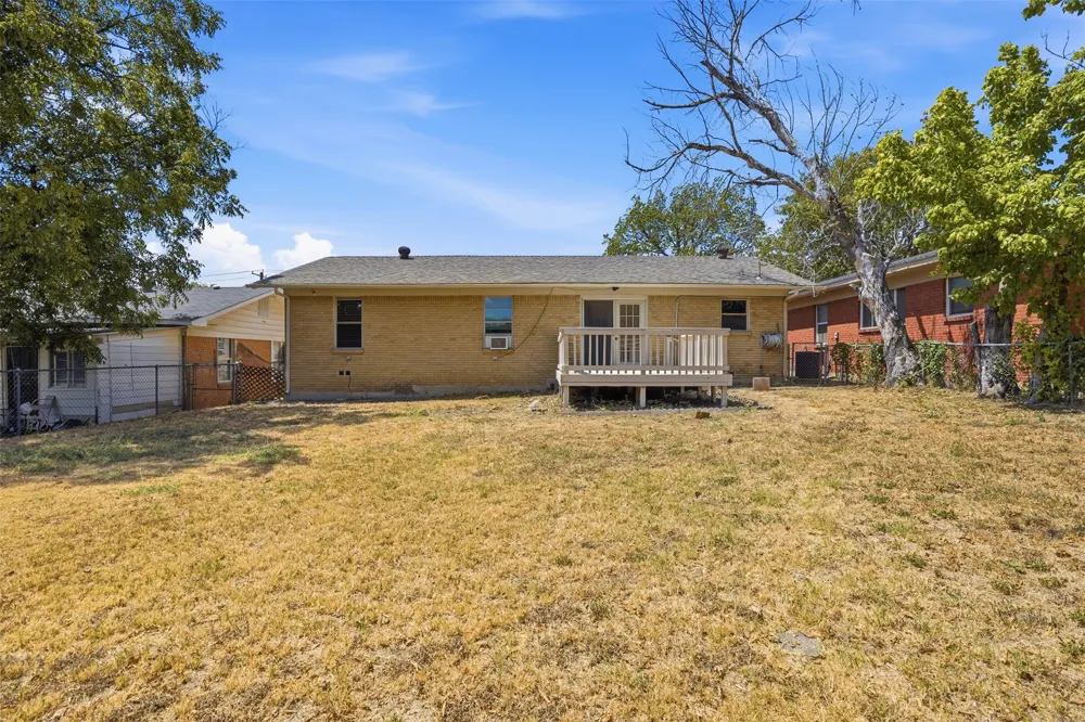 4304 Hodgkins Road Lake Worth, TX 76135