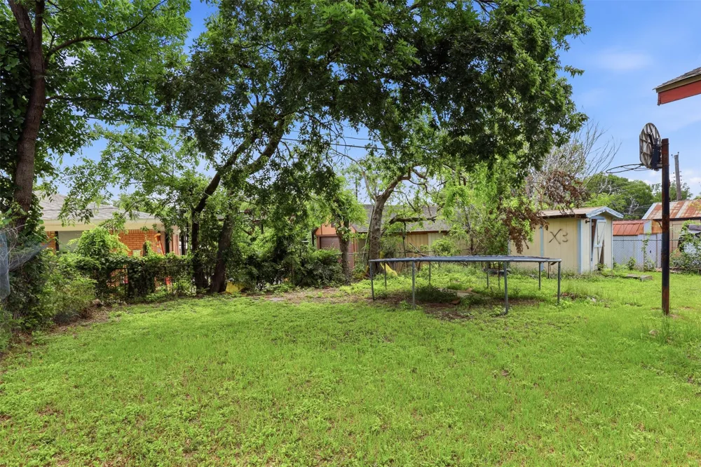 4304 Hodgkins Road Lake Worth, TX 76135