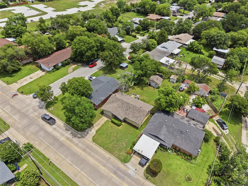 4304 Hodgkins Road Lake Worth, TX 76135