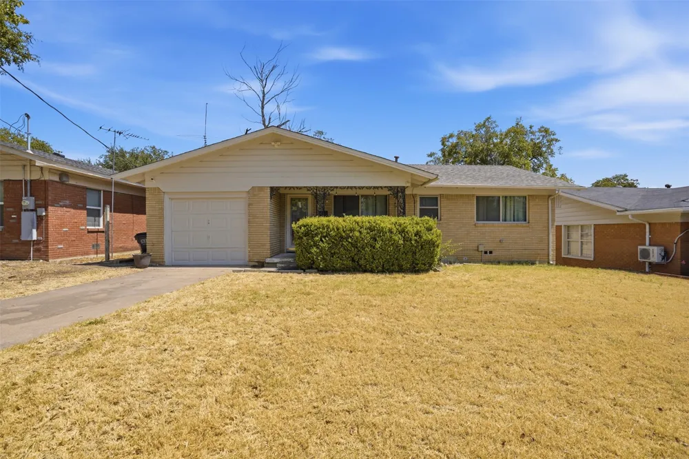 4304 Hodgkins Road Lake Worth, TX 76135