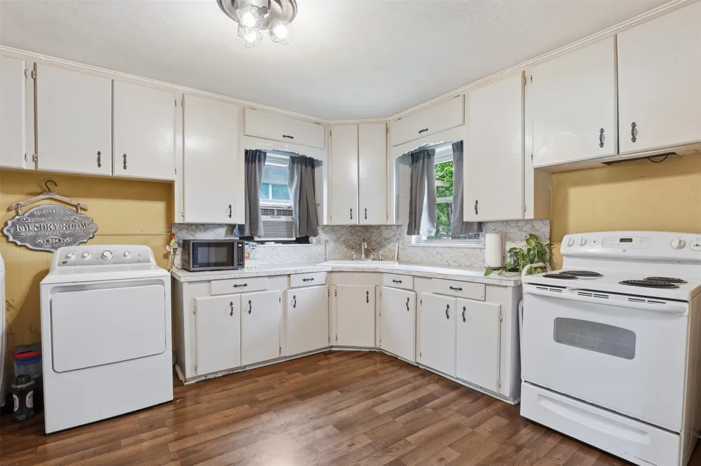 4304 Hodgkins Road Lake Worth, TX 76135