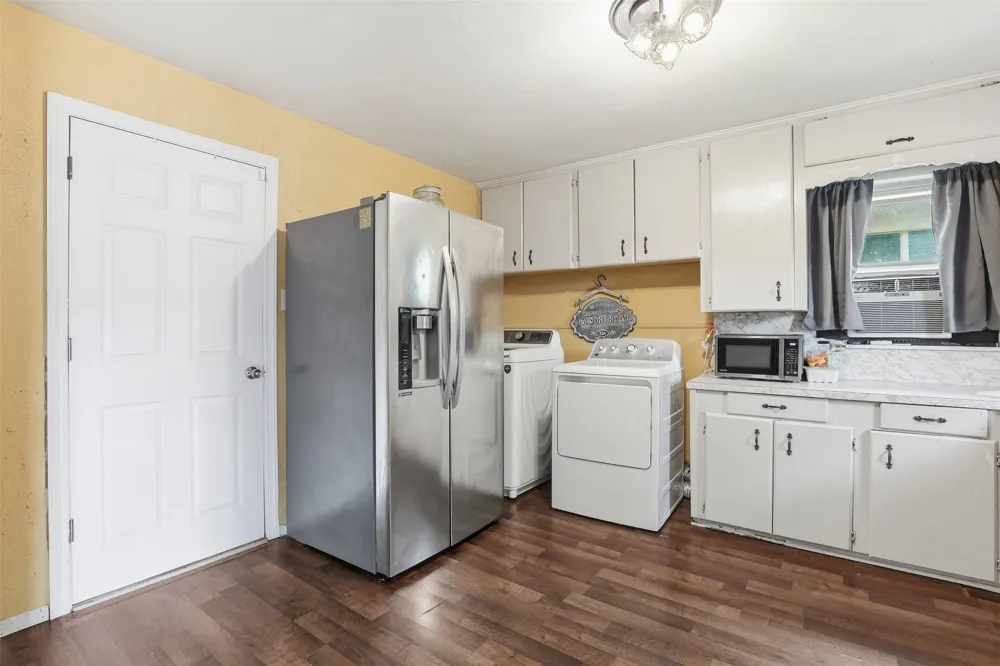 4304 Hodgkins Road Lake Worth, TX 76135