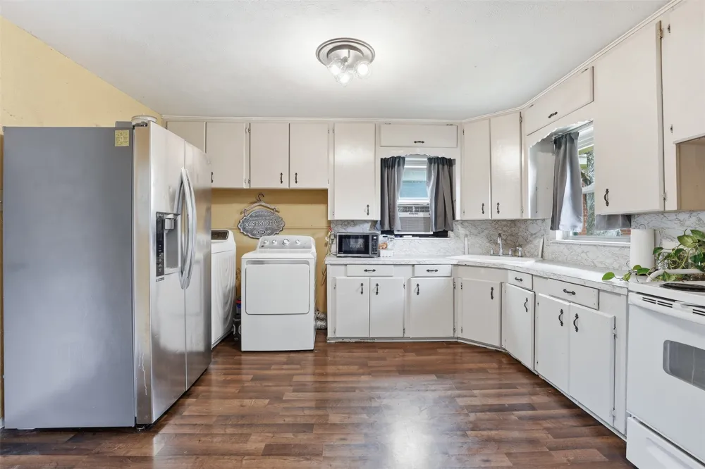4304 Hodgkins Road Lake Worth, TX 76135