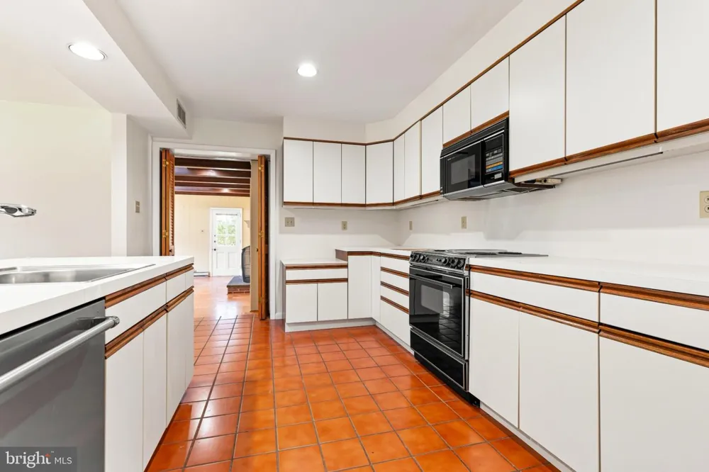 1051 KIPLING ROAD Jenkintown, PA 19046