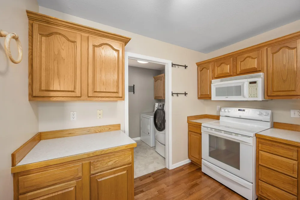 1588 Gander Hill Drive Holt, MI 48842