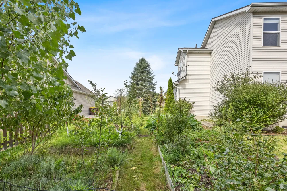 1588 Gander Hill Drive Holt, MI 48842