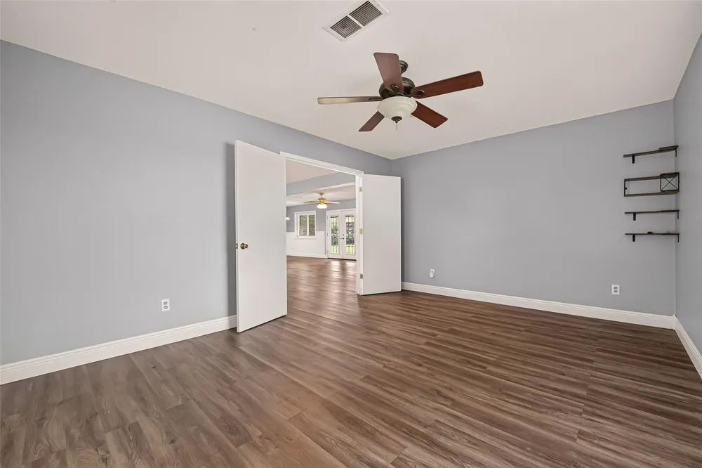114 E Wildwinn Drive Alvin, TX 77511