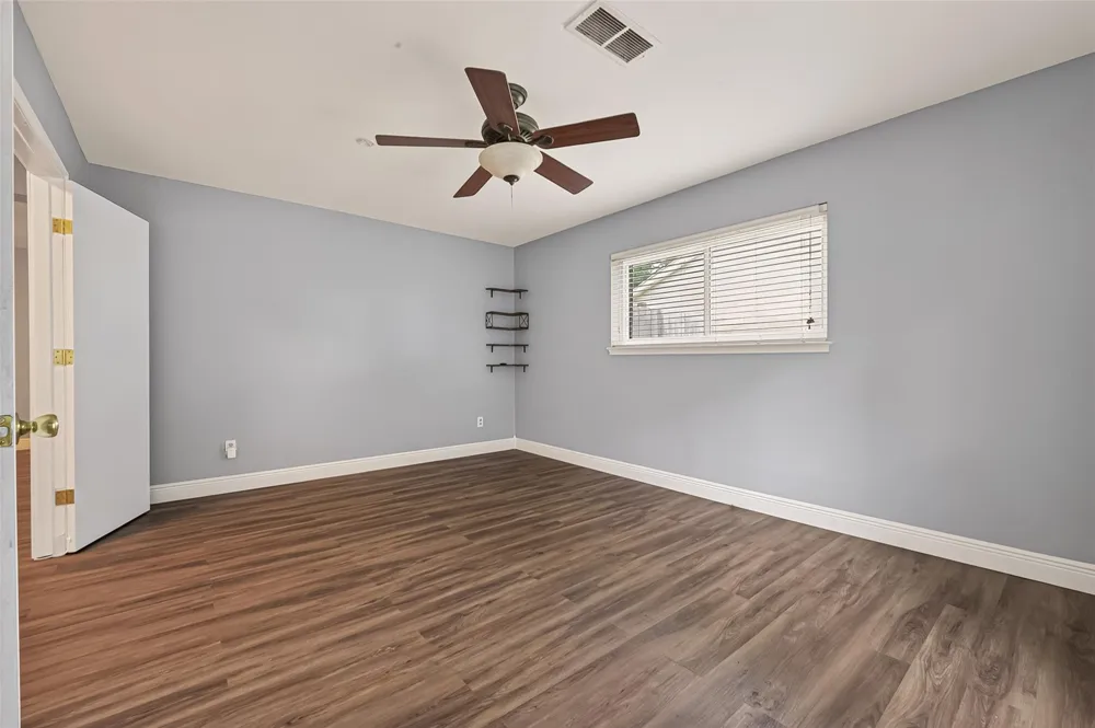 114 E Wildwinn Drive Alvin, TX 77511