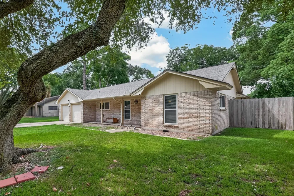 114 E Wildwinn Drive Alvin, TX 77511