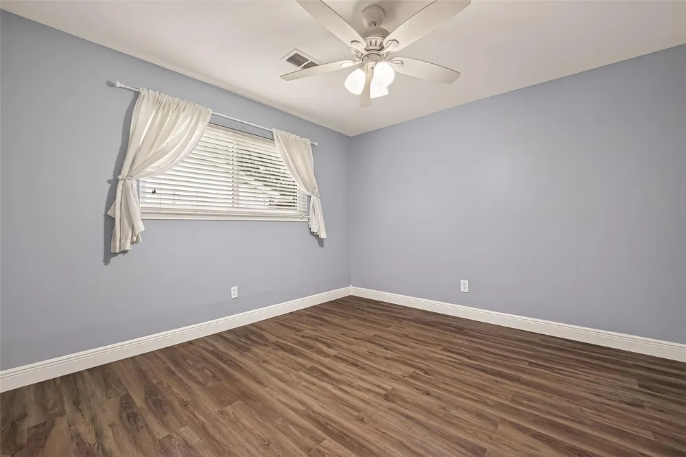 114 E Wildwinn Drive Alvin, TX 77511