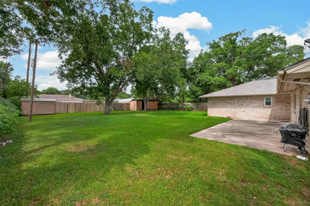 114 E Wildwinn Drive Alvin, TX 77511