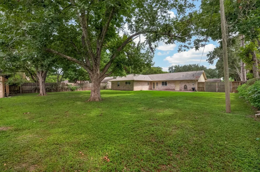 114 E Wildwinn Drive Alvin, TX 77511