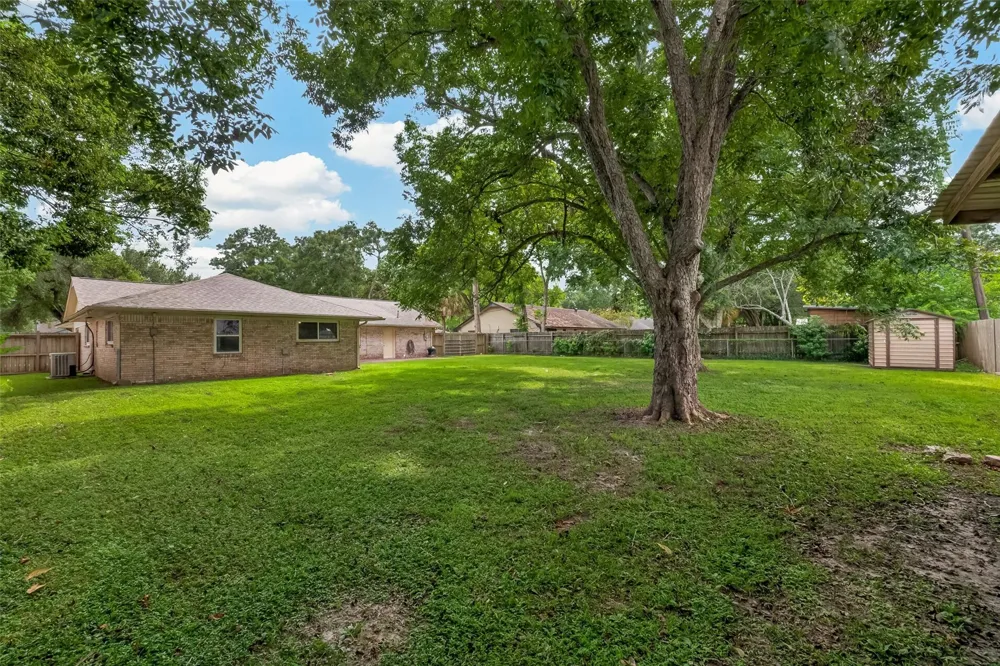 114 E Wildwinn Drive Alvin, TX 77511
