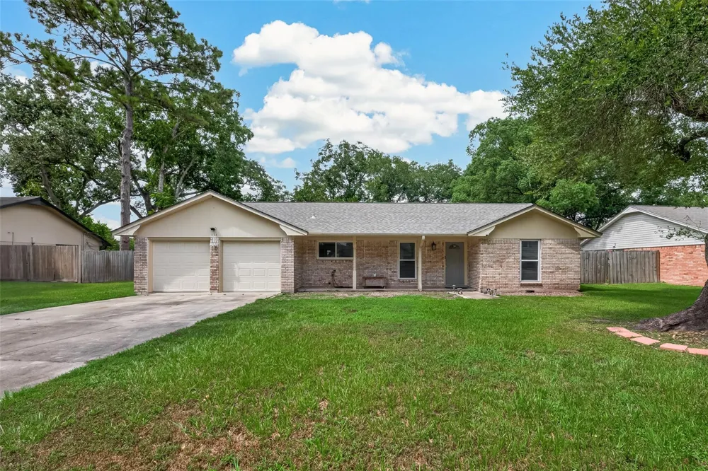 114 E Wildwinn Drive Alvin, TX 77511