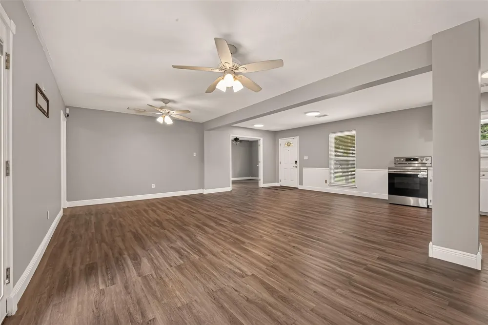 114 E Wildwinn Drive Alvin, TX 77511