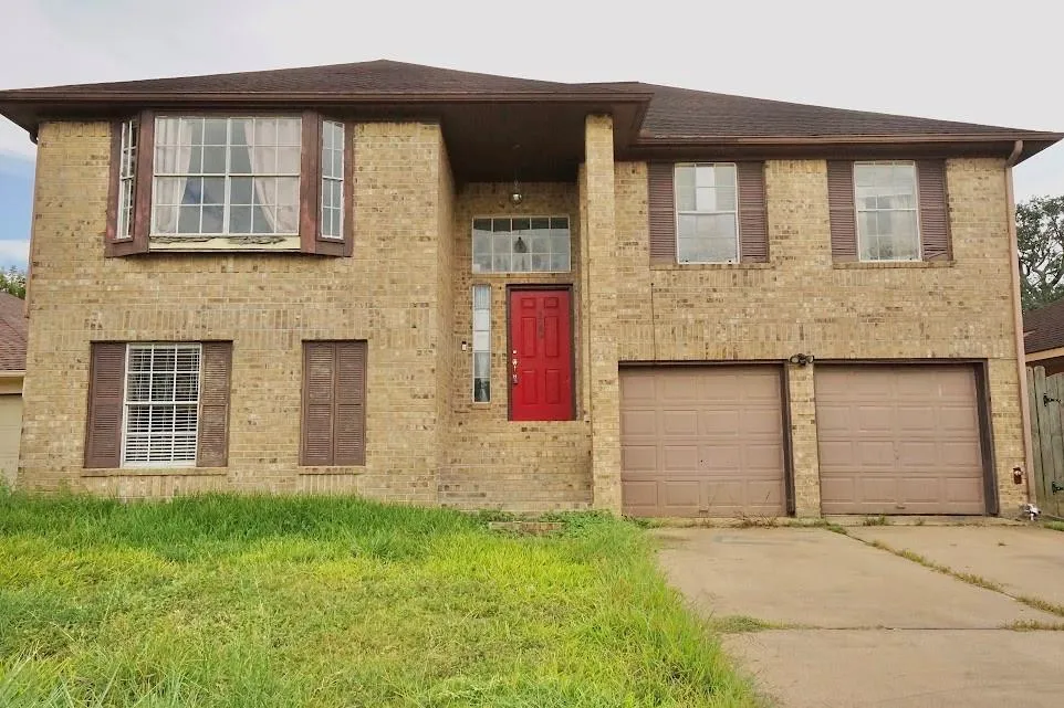 110 Almond Drive Lake Jackson, TX 77566