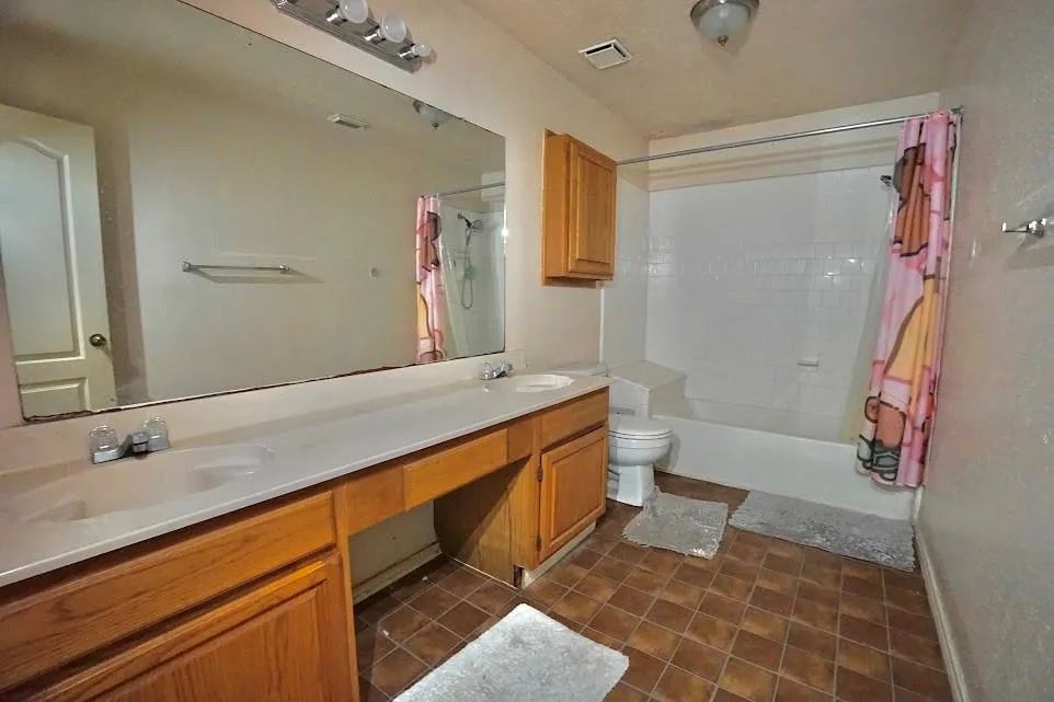 110 Almond Drive Lake Jackson, TX 77566
