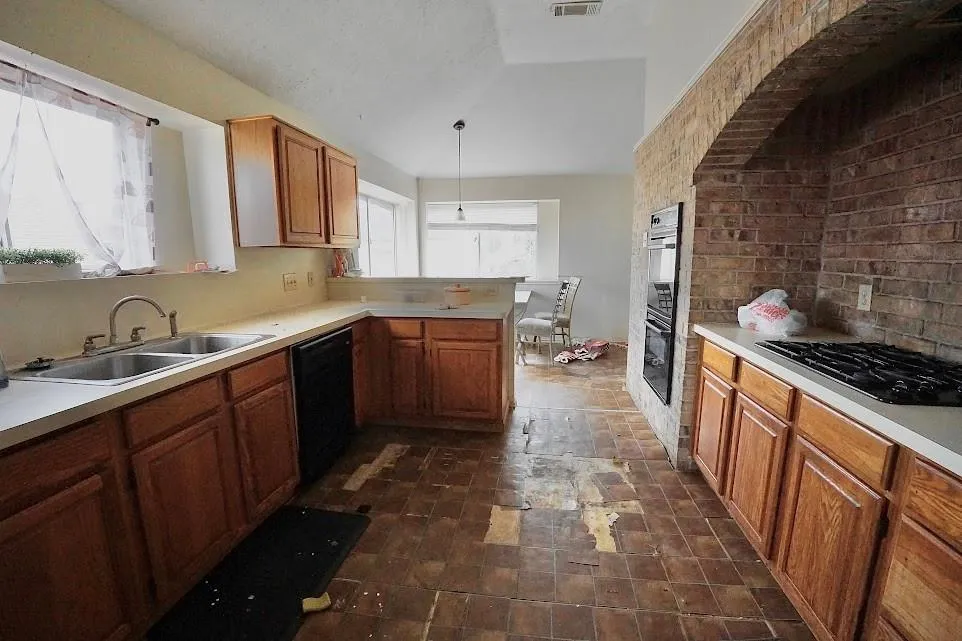 110 Almond Drive Lake Jackson, TX 77566