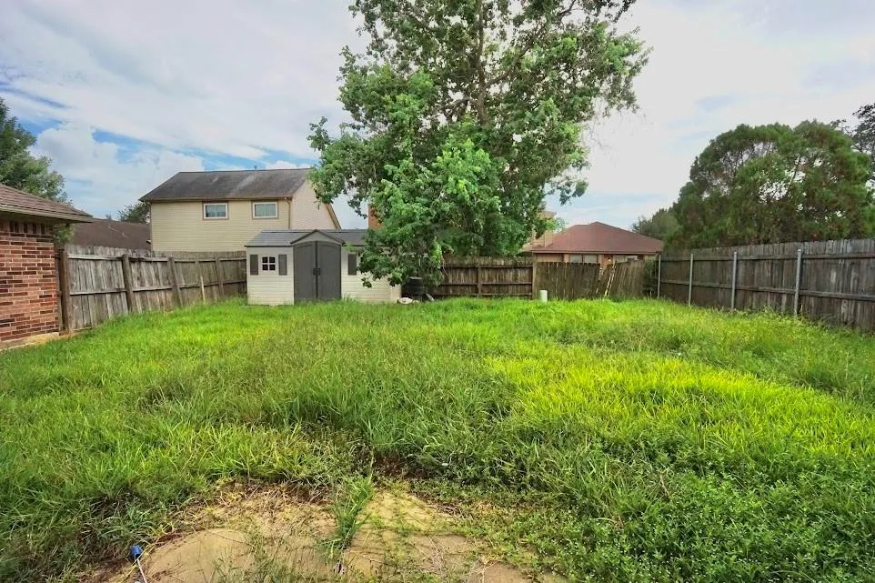 110 Almond Drive Lake Jackson, TX 77566