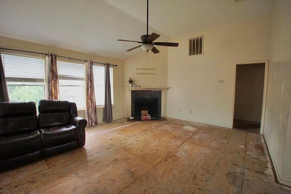 110 Almond Drive Lake Jackson, TX 77566