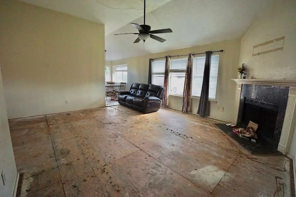 110 Almond Drive Lake Jackson, TX 77566