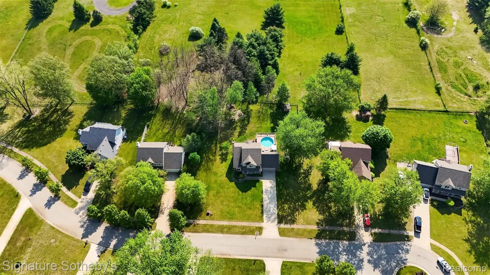 3332 Woodruff Meadows Court Highland Charter Township, MI 48357