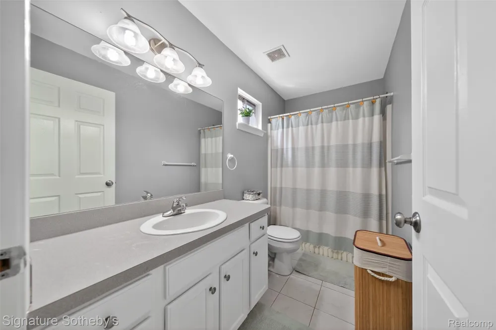 3332 Woodruff Meadows Court Highland Charter Township, MI 48357