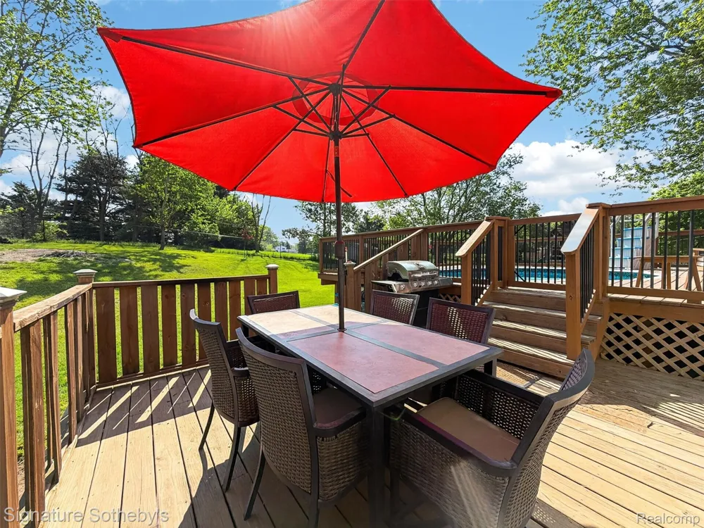 3332 Woodruff Meadows Court Highland Charter Township, MI 48357