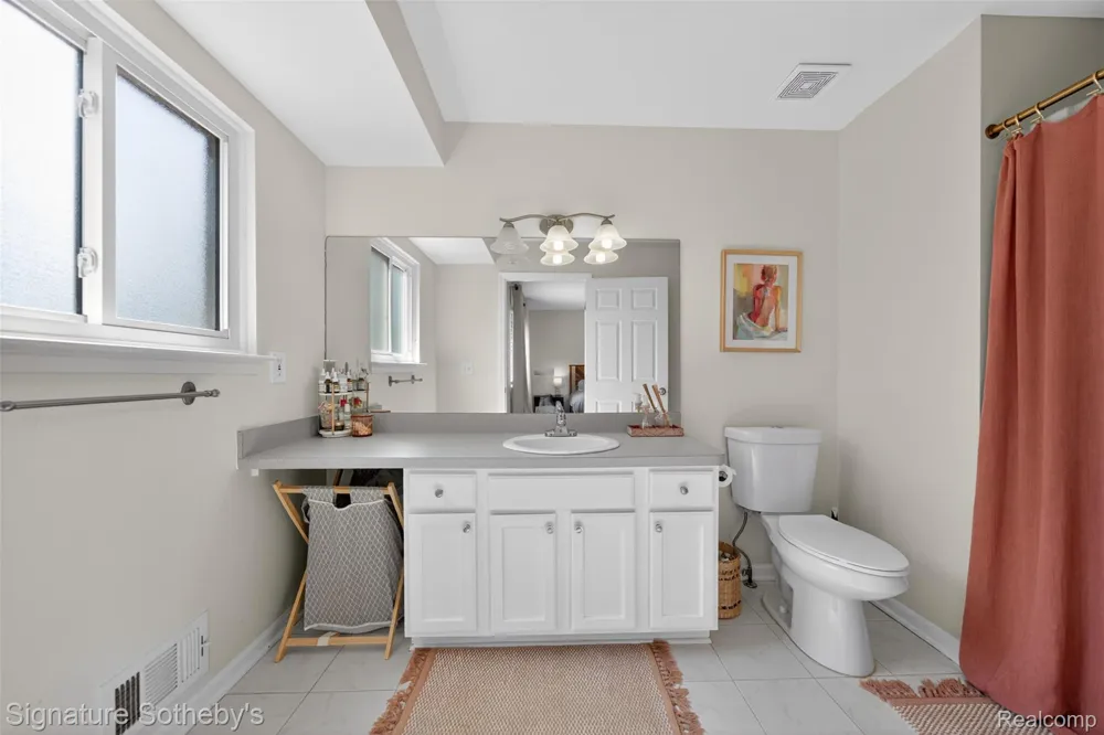3332 Woodruff Meadows Court Highland Charter Township, MI 48357