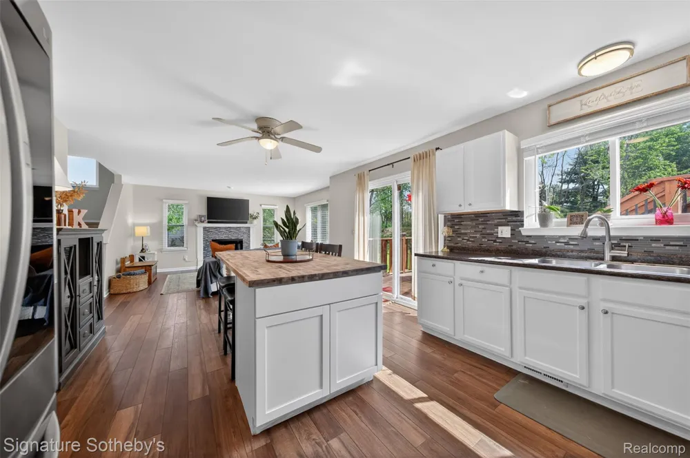 3332 Woodruff Meadows Court Highland Charter Township, MI 48357