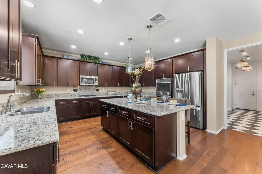 43904 Windrose Place Lancaster, CA 93536