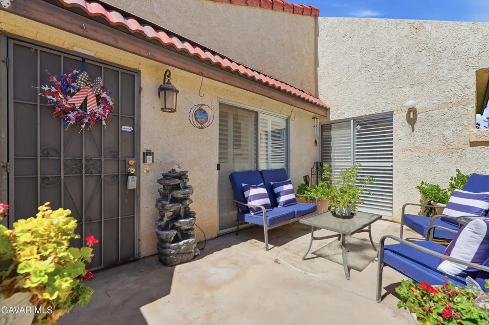 2124 El Domingo Circle #13 Lancaster, CA 93536