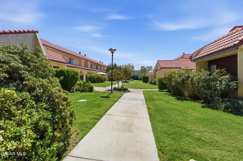 2124 El Domingo Circle #13 Lancaster, CA 93536