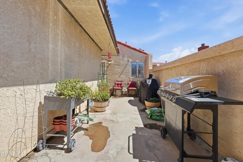 2124 El Domingo Circle #13 Lancaster, CA 93536