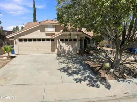 4825 Avenida Vista Verde