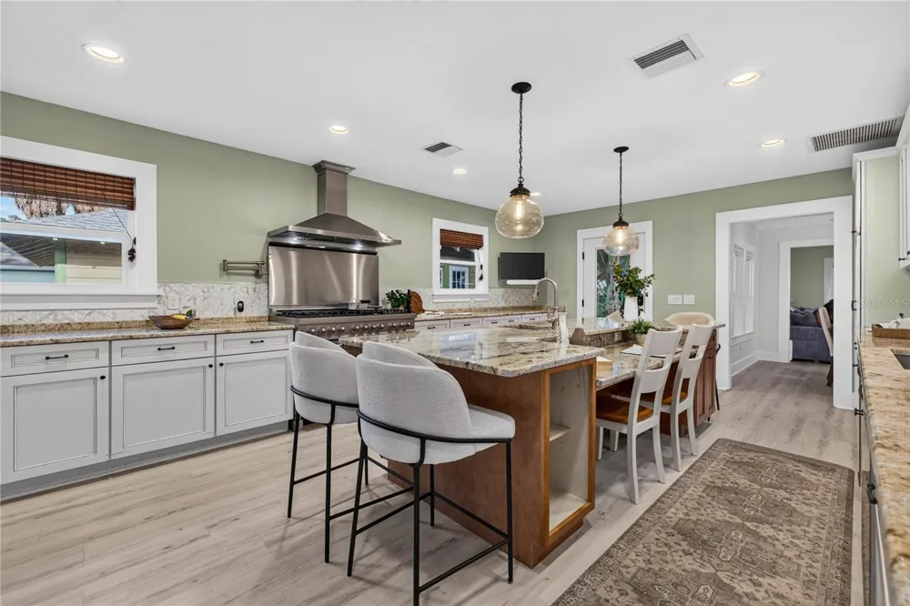2545 2ND AVENUE St Petersburg, FL 33713