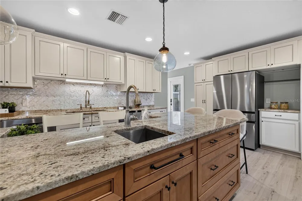 2545 2ND AVENUE St Petersburg, FL 33713