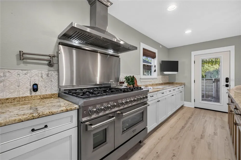 2545 2ND AVENUE St Petersburg, FL 33713