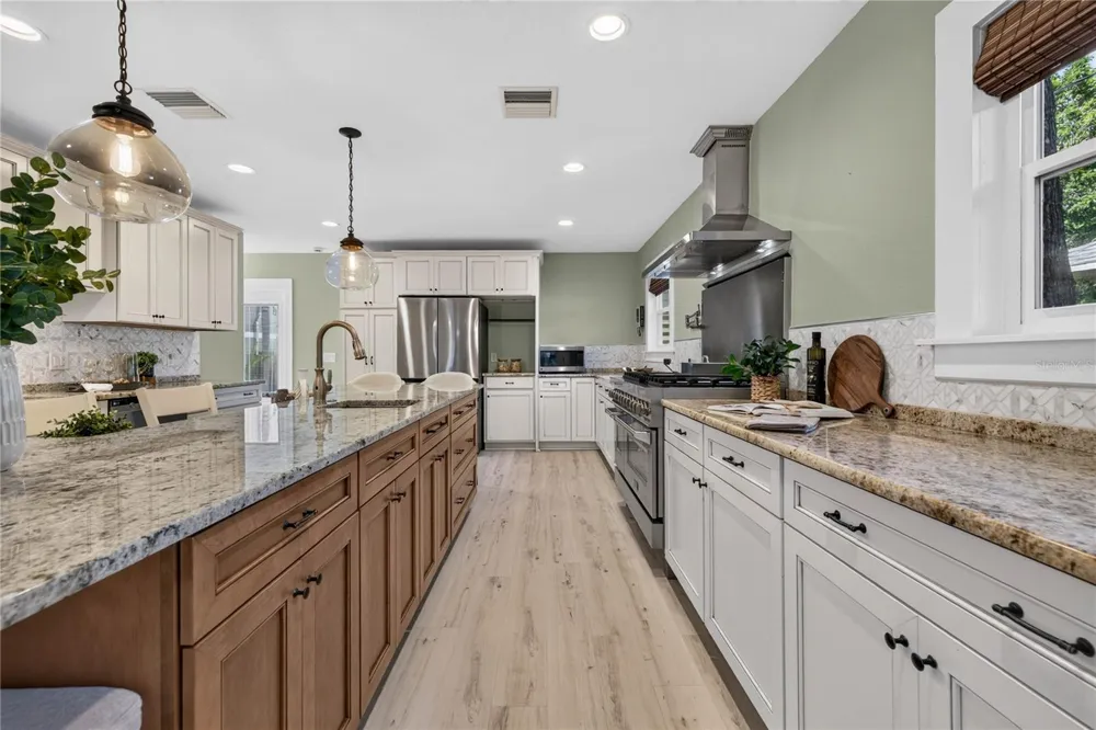 2545 2ND AVENUE St Petersburg, FL 33713