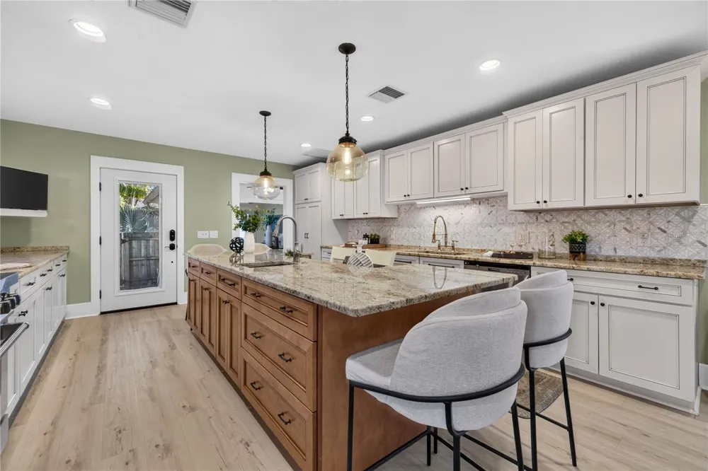 2545 2ND AVENUE St Petersburg, FL 33713